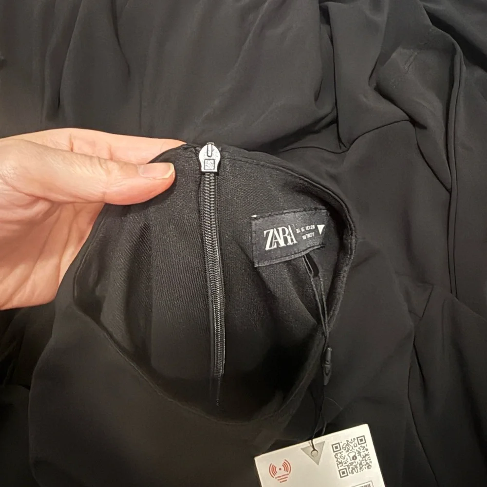 Zara ruffled jumpsuit dress - Picture 3 of 3